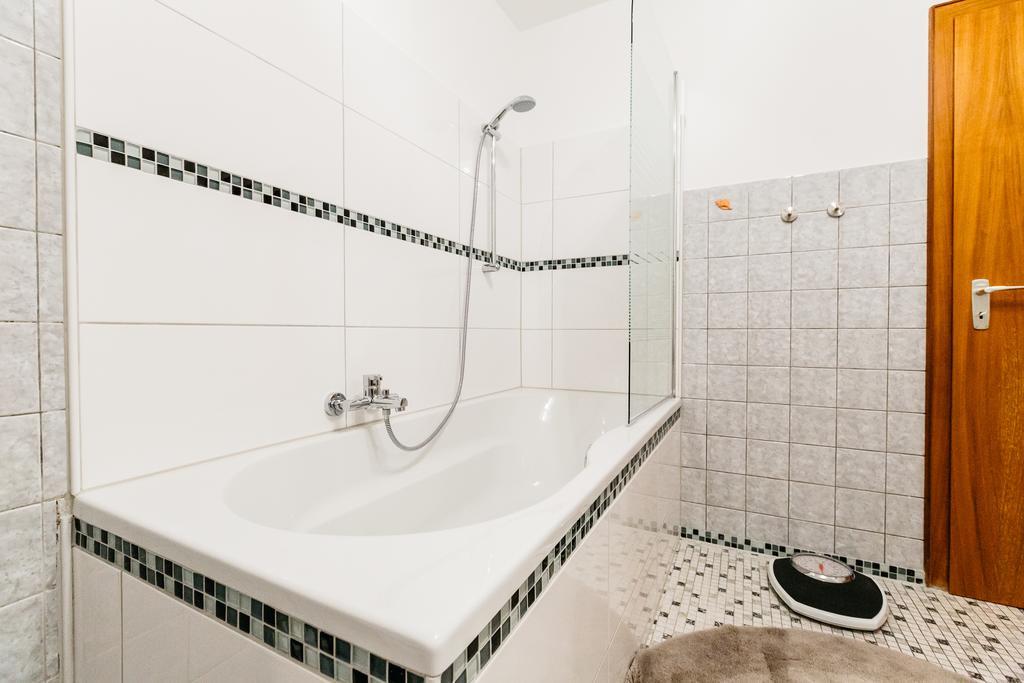 Apartments ノイス 部屋 写真