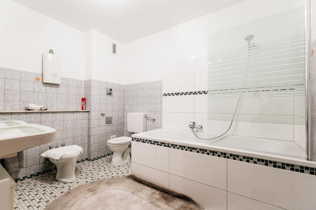 Apartments ノイス 部屋 写真