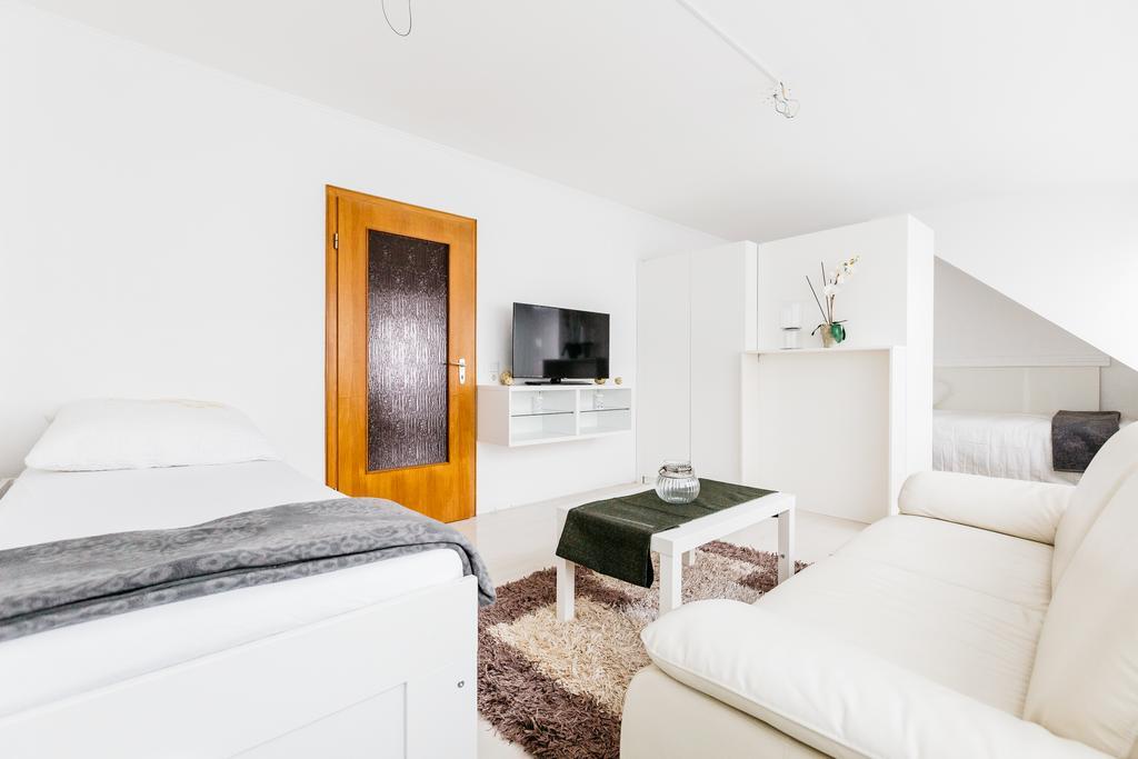 Apartments ノイス 部屋 写真