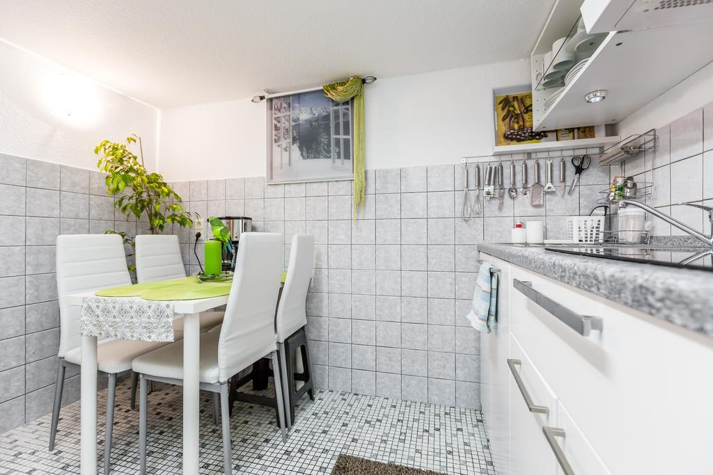 Apartments ノイス 部屋 写真